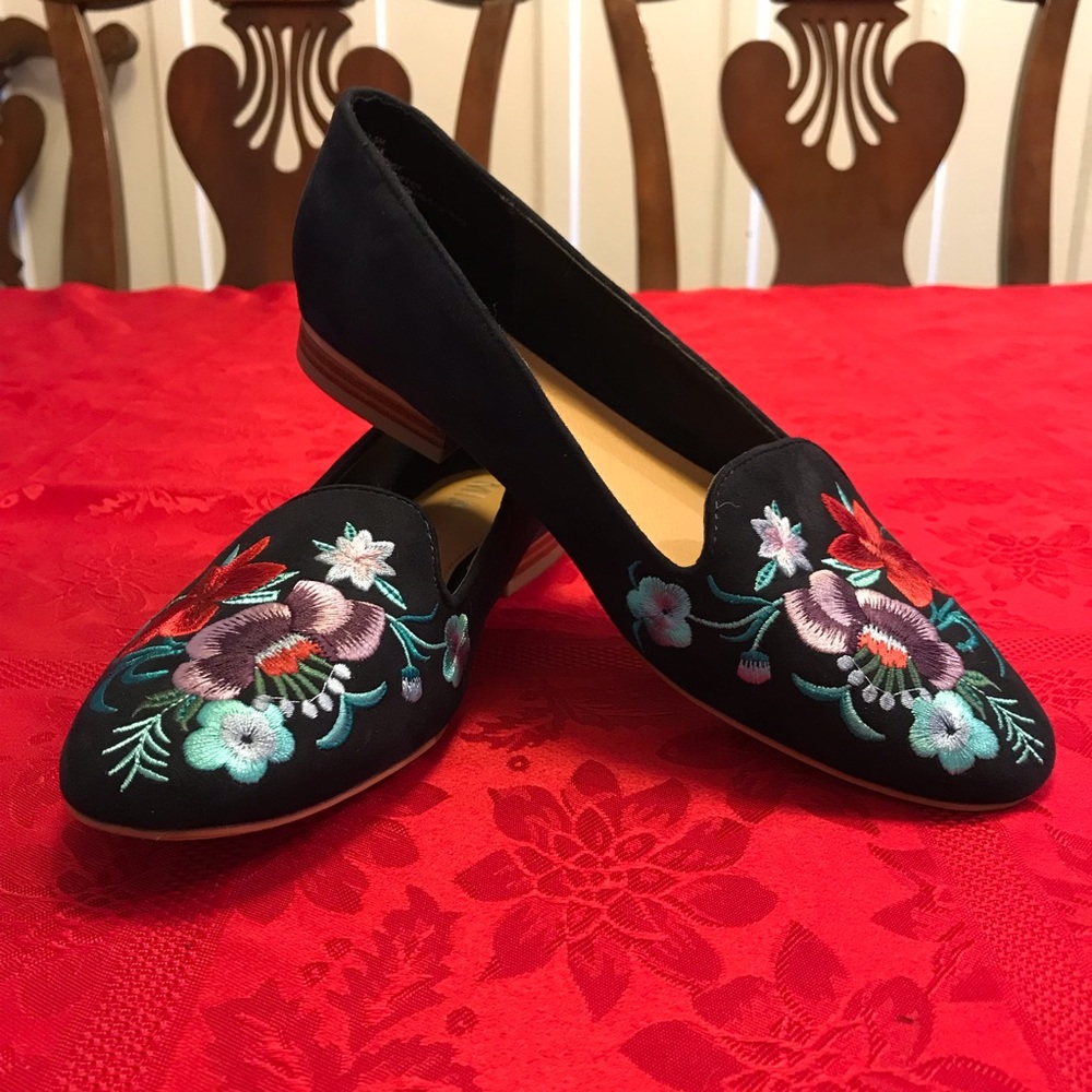 MIA Zeke Floral Embroidered Flats/Loafers
